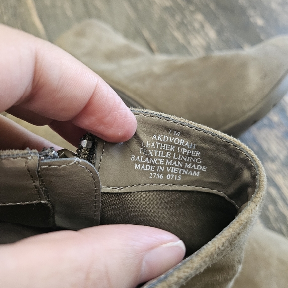 Anne Klein Brown Side Zip Boot Heel Size 7 Booties Shoe Leather Upper - Picture 3 of 13